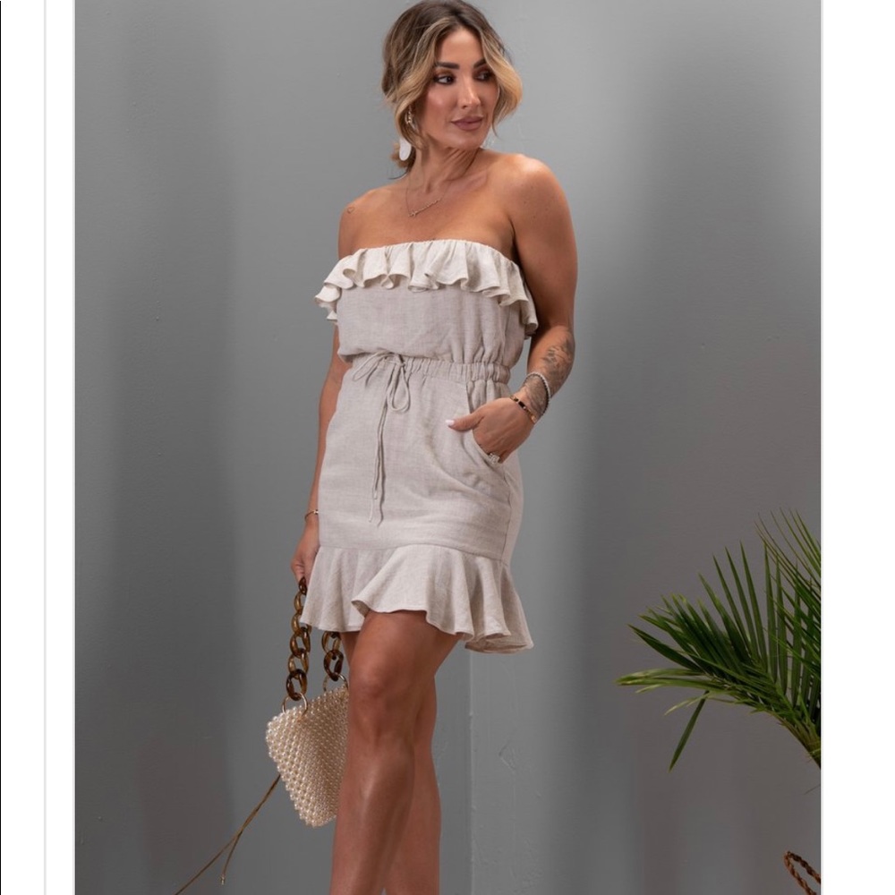 Linen ruffle strapless dress